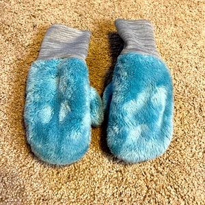 Northface 4t gloves! Worn for the season but in great condition!